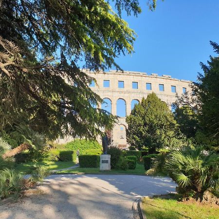 Apartment Vostan Pula Bagian luar foto