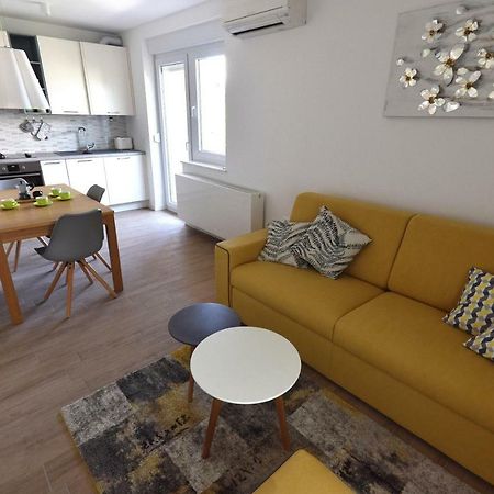 Apartment Vostan Pula Bagian luar foto