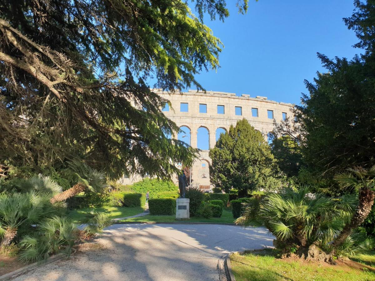 Apartment Vostan Pula Bagian luar foto