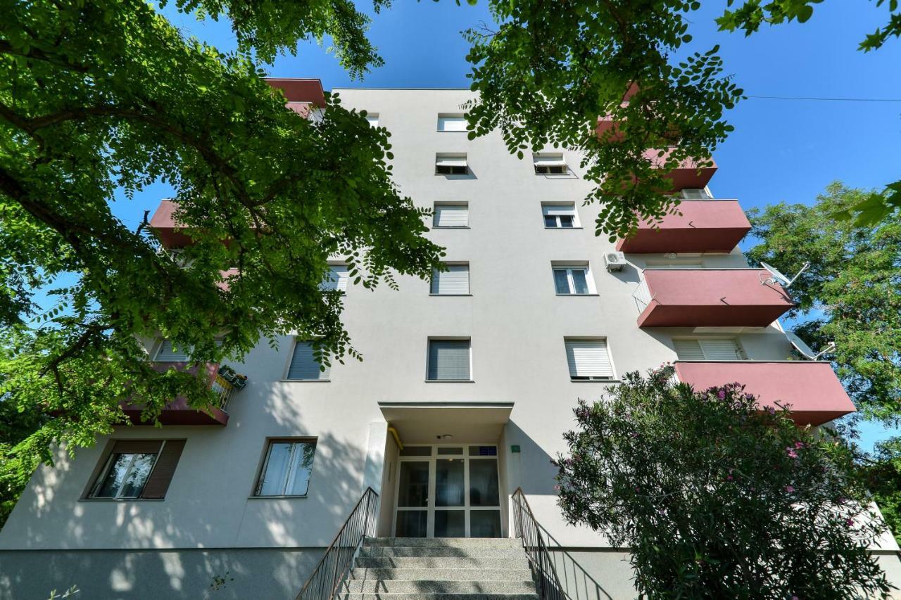 Apartment Vostan Pula Bagian luar foto