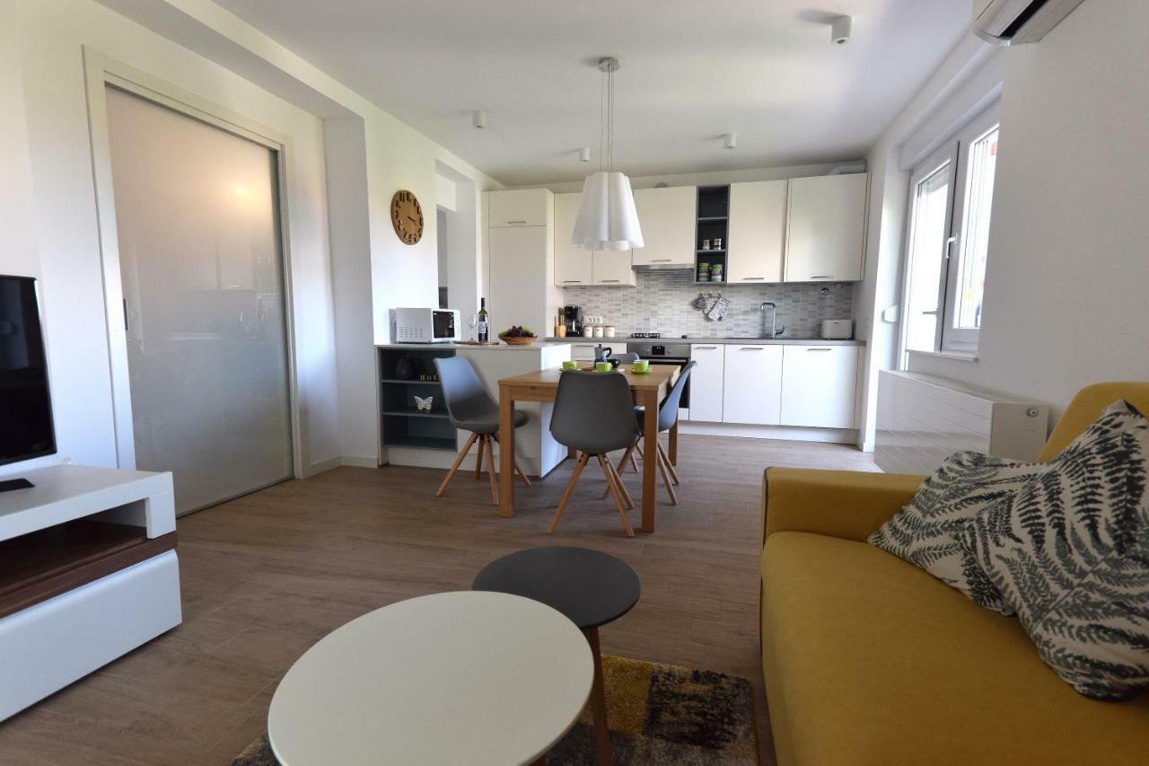 Apartment Vostan Pula Bagian luar foto