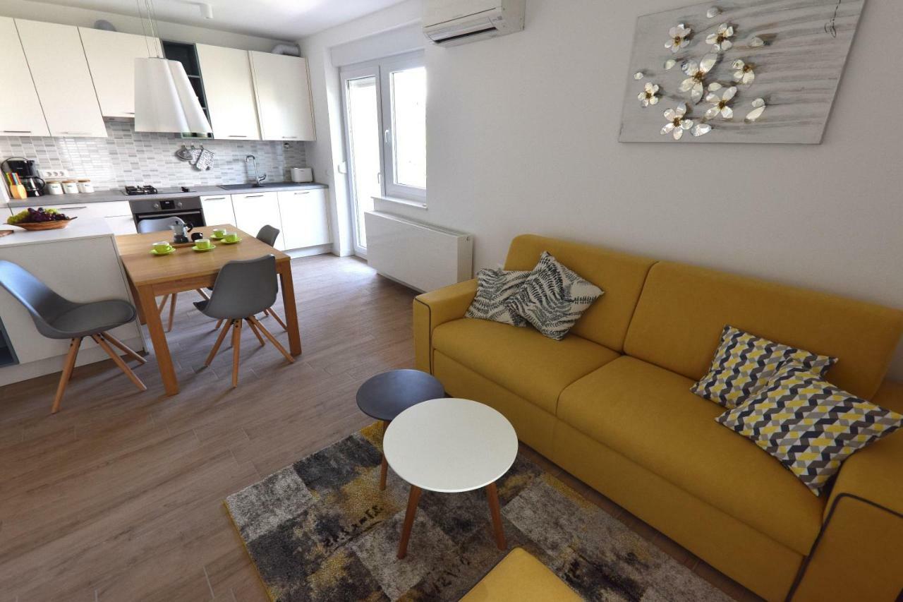 Apartment Vostan Pula Bagian luar foto